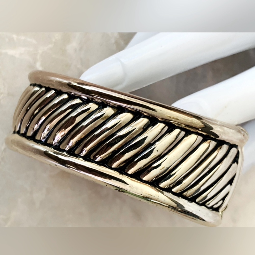 Premier Designs Silver Tone
Clamper Bracelet Y2K Vintage Classic Preppy
